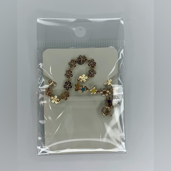 Gold flower bracelet - Picture 2 of 2